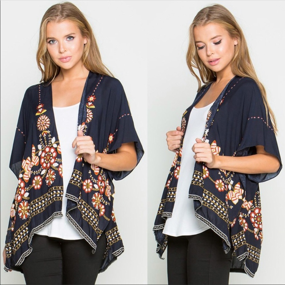 🌌 New! Beautiful Scandinavian Inspired Kimono🌌 - Picture 2 of 4